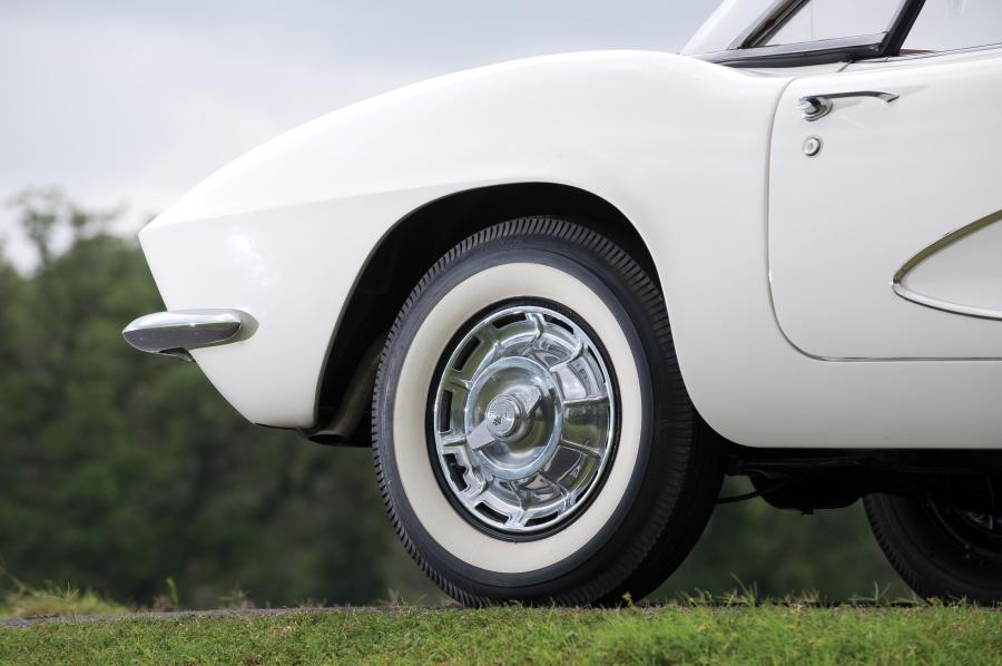  Chevrolet Corvette Convertible 1961 года  (фото 9 из 25)